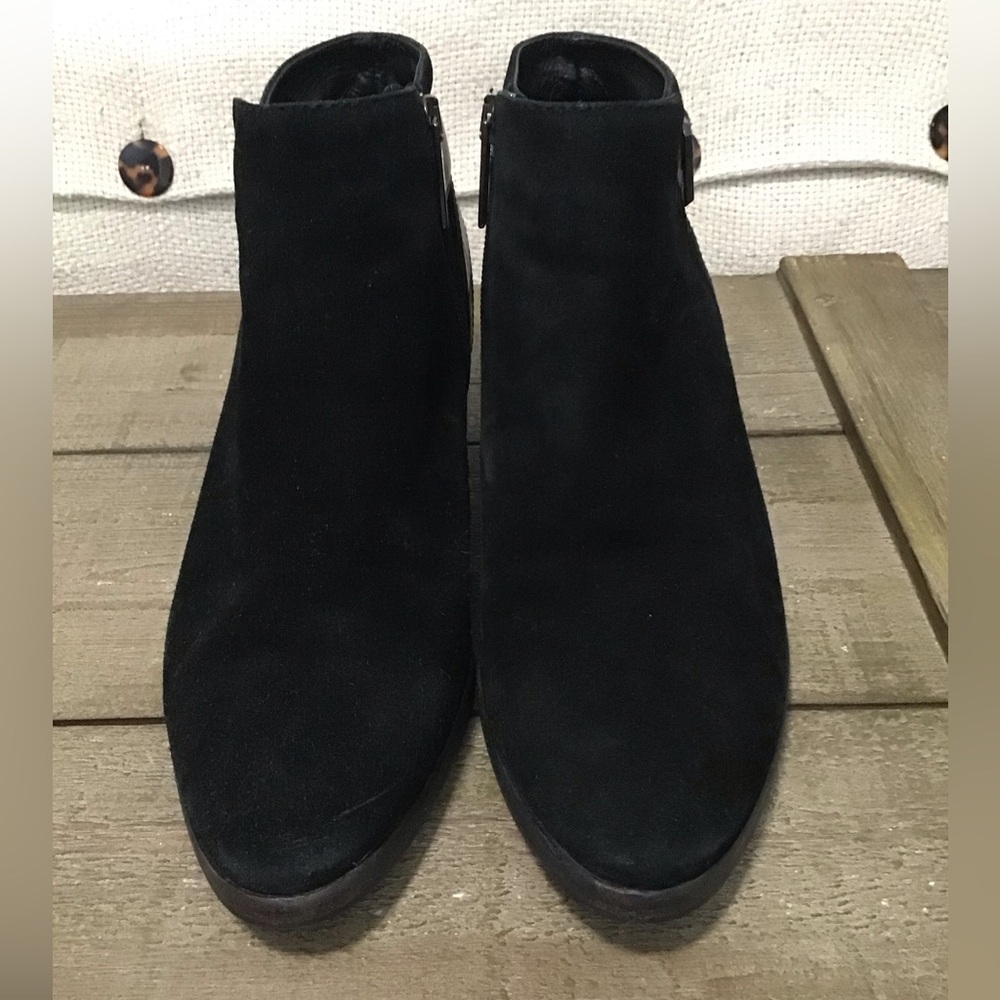 AQUATALIA black suede leather ankle boot.EUC
